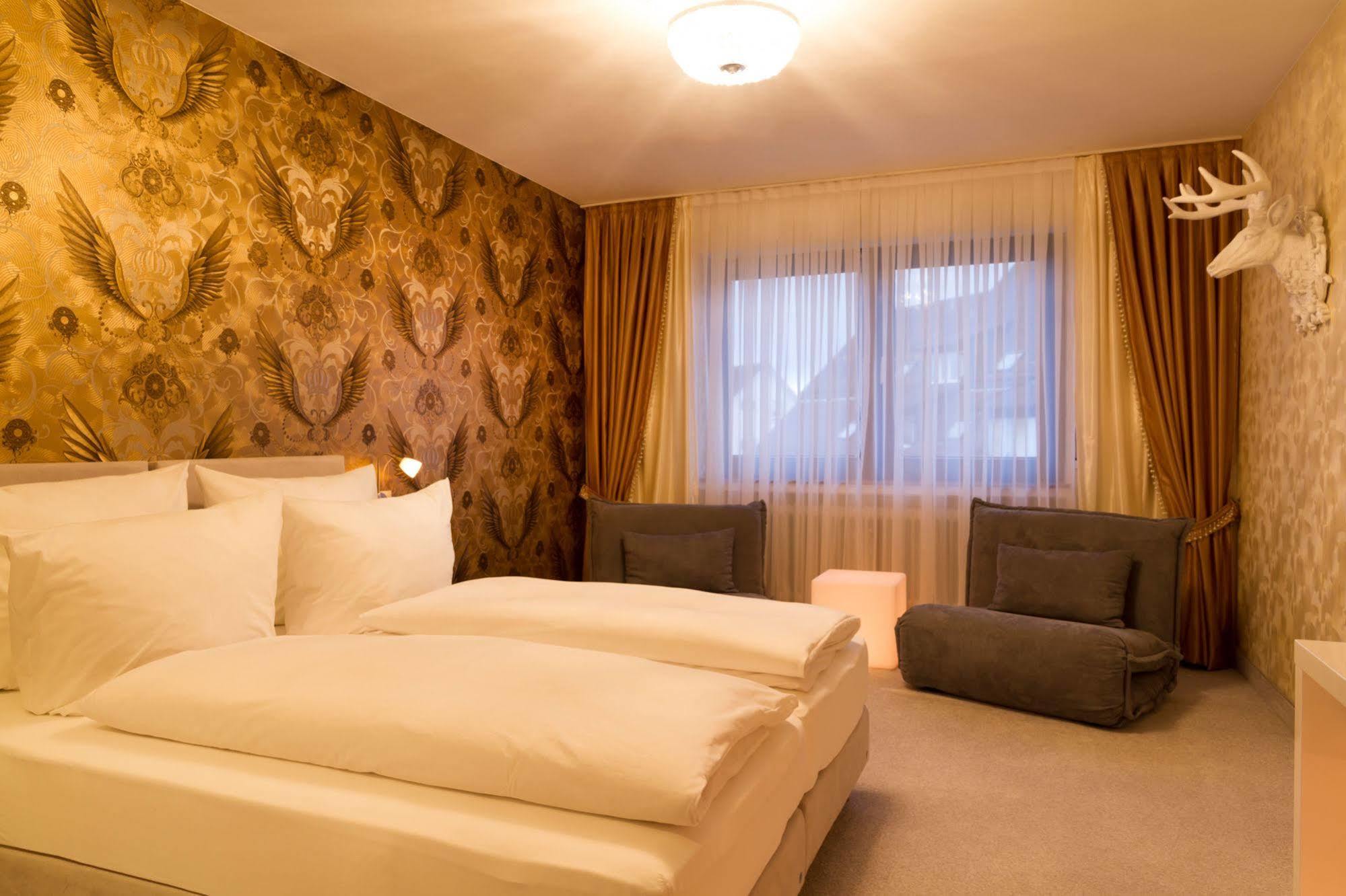 Hotel Hellers Twenty Four I -24H-Check-In- FDH Extérieur photo