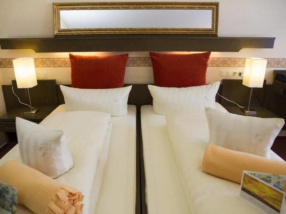 Hotel Hellers Twenty Four I -24H-Check-In- FDH Extérieur photo